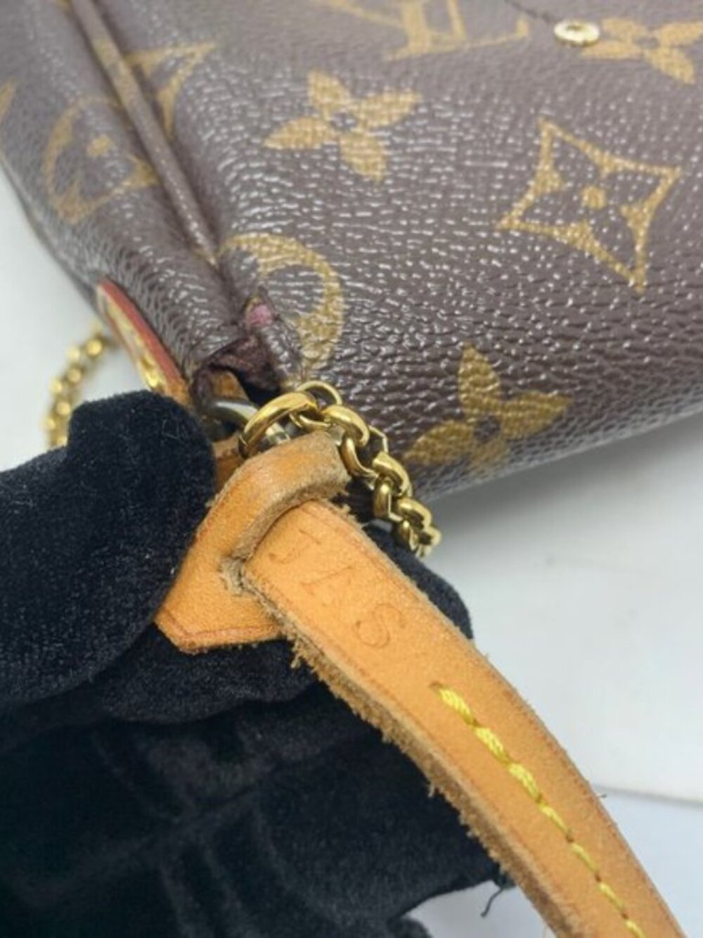 LOUIS VUITTON Monogram Favorite MM Crossbody Bag - Picture 7 of 16